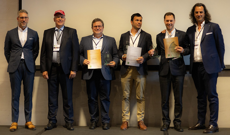 Da destra a sinistra i vincitori del Grand Prix Award: il nuovo presidente dell’EUROSAC Alessandro Selmin (Corazza), Wilhelm Dyckerhoff (dy-pack), Alexandre Pinsolle (Gascogne), Pedro Cuesta (Mondi), il presidente della giuria Herbert Rode (Windmöller & Hölscher) e il moderatore Ingo Theissen. Copyright: EUROSAC